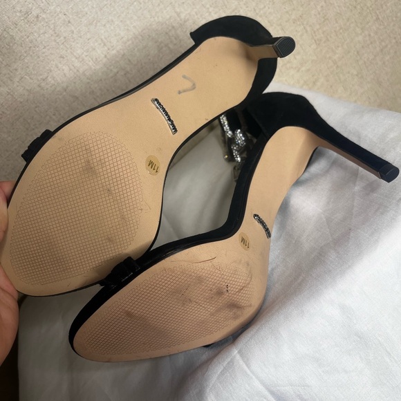 Gianni Bini Black Heels with Silver Chain Detail - Picture 7 of 12